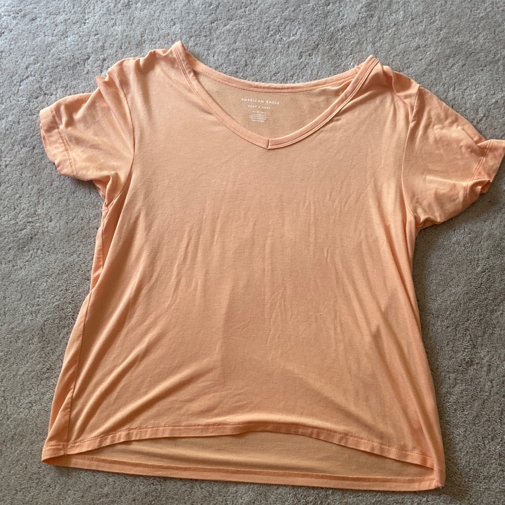 American Eagle orange v-neck in size XS. WORN ONCE